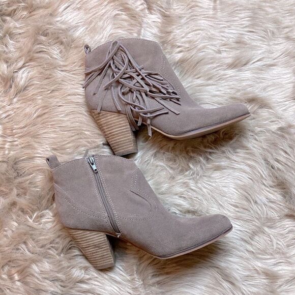 Steve Madden Cian Stacked Heel Leather Suede Taupe Tassel Western Poncho Bootie - Picture 4 of 11